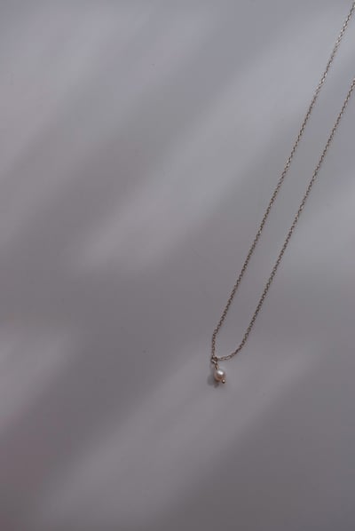 單顆垂墜小珍珠項鍊 S9251