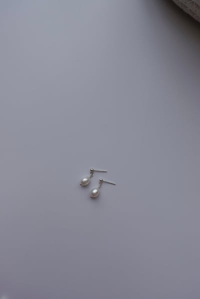 橢圓珍珠垂墜耳環 S9261