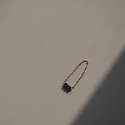 三顆黑尖晶石鏈戒 S9253