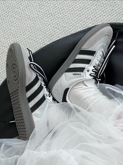 【國外限時折扣】ADIDAS SAMBA OG 小香風小花灰白芭蕾風女鞋｜IH33713