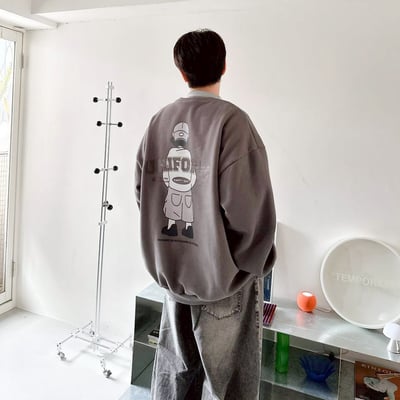 【現貨】UNIFORM男孩背影大學T6