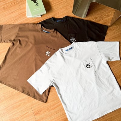 【現貨】哥德字刺繡口袋短T11