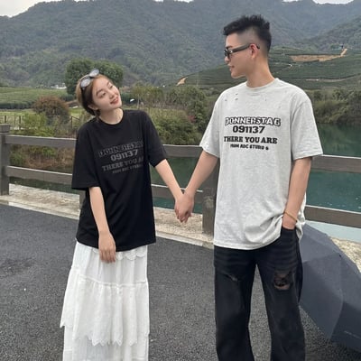 【情侶必帶!!】英文字特殊剪裁磨破重磅T1