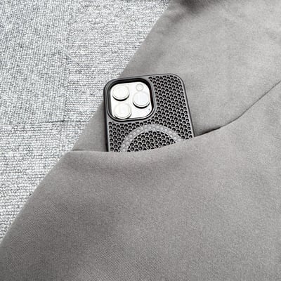 【現貨】金屬感解構剪裁帽T10