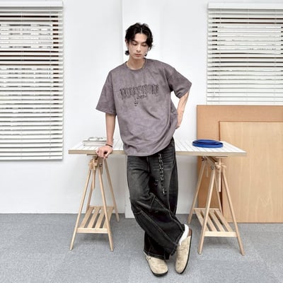 【現貨】哥德字車線麂皮刺繡短T5