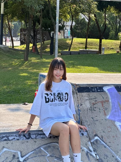 【現貨】城市爆裂英文字短T13