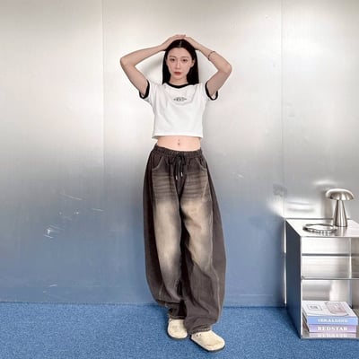 【現貨】girl gang泡泡字唇印撞色短版合身短T3