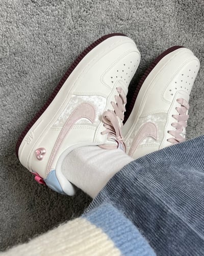【限量!情人節限定款拉!!💖】NIKE AIR FORCE 1 'Valentine's Day'白粉 愛心鎖 蝴蝶結｜IQ4937-1618