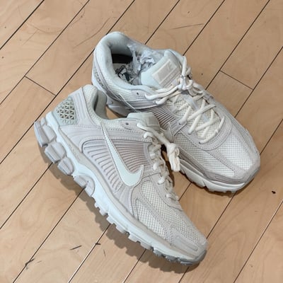 【限量現貨折扣】Nike Zoom Vomero 5 奶灰麂皮 奶茶色 男款｜HF1553-1004