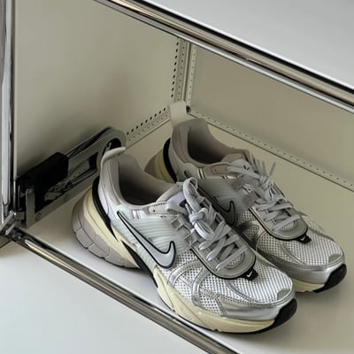 【限定折扣】Nike V2k Run "Metallic Silver" 白灰銀｜HJ4497-1007