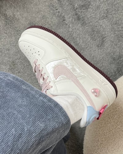 【限量!情人節限定款拉!!💖】NIKE AIR FORCE 1 'Valentine's Day'白粉 愛心鎖 蝴蝶結｜IQ4937-1617
