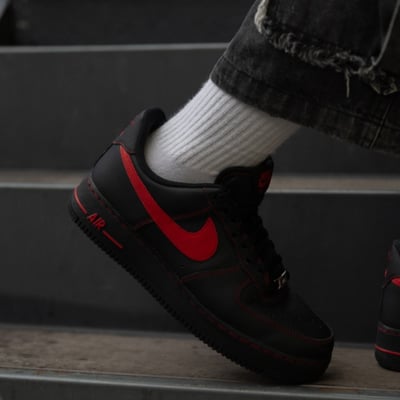 【全新爆款🔥預購】NIKE AIR FORCE 1 黑紅 反車線 男款｜HQ2037-0059