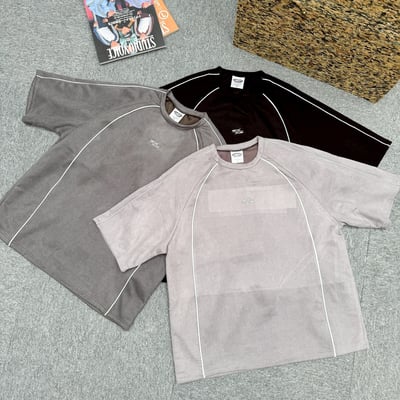 【現貨】銀膠圖標織帶麂皮短T5