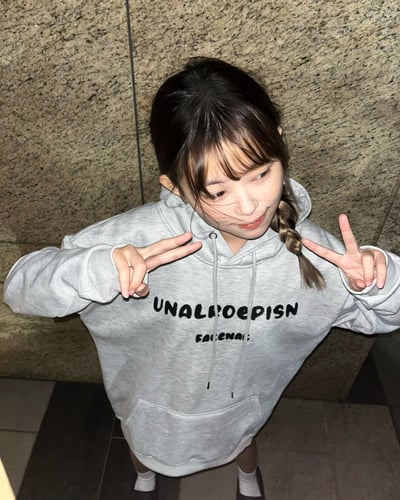 【現貨】簡約超Q字母牛奶絨帽T7