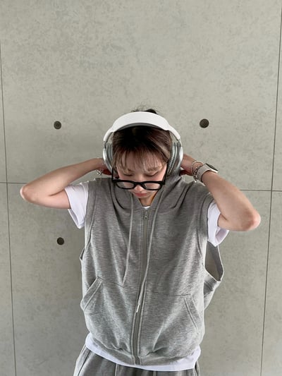 【現貨】高磅數高質感素面連帽拉鍊背心外套9