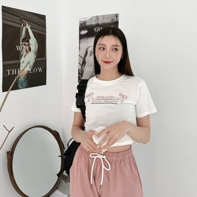 【現貨】刺繡蝴蝶結字母短版短T5