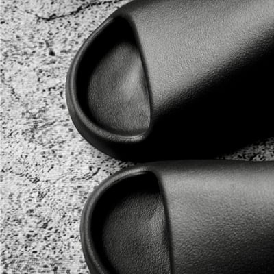 【現貨】Adidas Yeezy Slide Boost Onyx 黑魂 全黑 防水拖鞋｜HQ64484