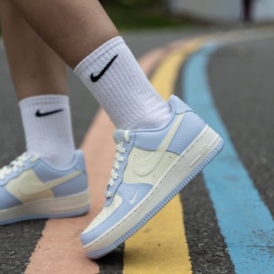 【清爽蘇打配色爆款】NIKE AIR FORCE 1 寶寶藍 奶油藍 小勾 雙勾 女鞋｜IV3222-4003