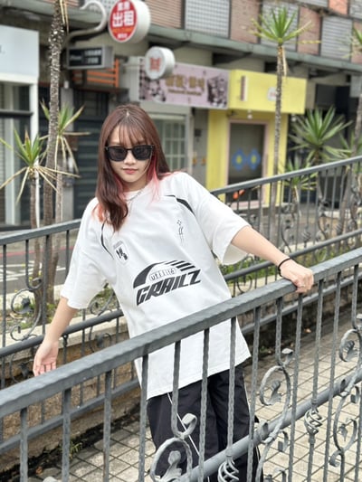 【現貨】賽車風徽章印花短T2