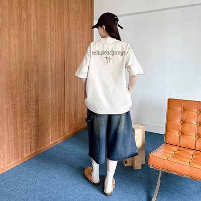 【現貨】哥德字星芒刺繡麂皮短T8