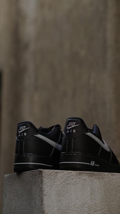 【挑戰最低價!現貨速發】NIKE AIR FORCE 1 黑魂白縫線All black｜HQ2037-0069