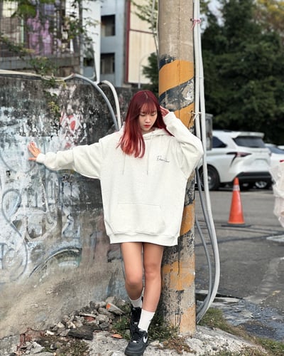 【現貨速發 簡約風必愛款】草寫筆跡牛奶絨帽T7