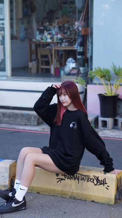 【現貨】貪吃滑板小幽靈牛奶絨大學T7