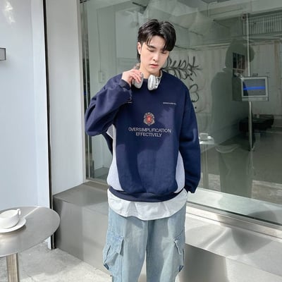 【現貨】OVERSIMPLIFICATION刺繡拼接大學T6