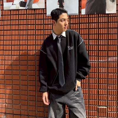 【現貨】Cross Studio反車線草寫大學T1