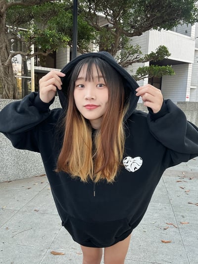 【現貨】Cross Challenges 發泡愛心切割帽T3