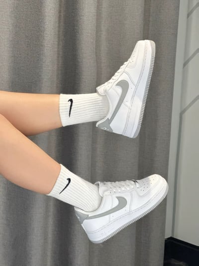 【爆款!】NIKE AIR FORCE 1 煙雨灰 灰白 灰勾 白FORCE｜FJ4146-1001