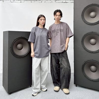 【現貨】哥德字車線麂皮刺繡短T2