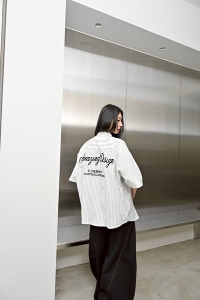 KN草寫刺繡字母直條紋短袖襯衫10