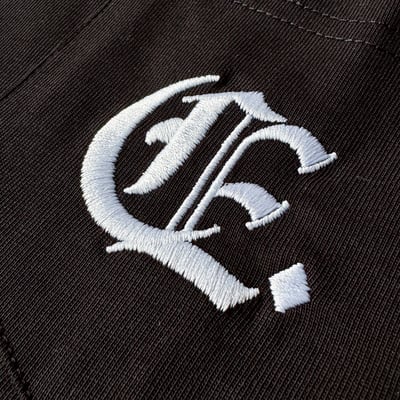 【現貨】哥德字刺繡口袋短T12