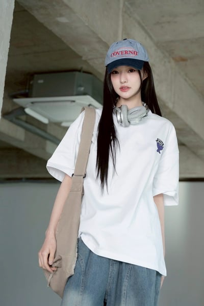 【現貨】SMILE WALKER愛心人走路刺繡短T6