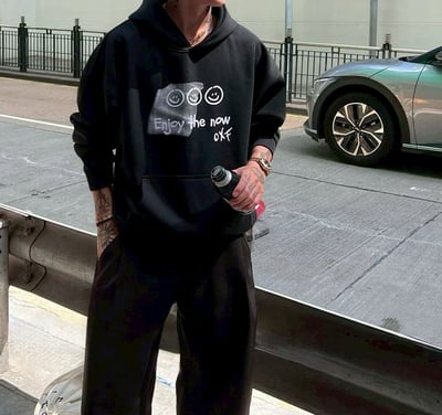 【現貨】可愛塗鴉笑臉印花牛奶絨帽T4