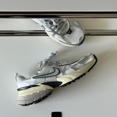 【限定折扣】Nike V2k Run "Metallic Silver" 白灰銀｜HJ4497-1005