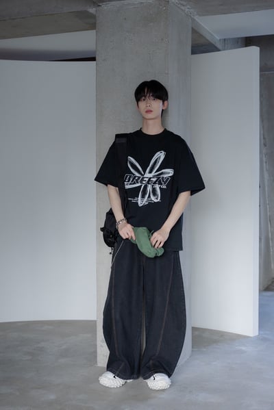 【現貨】刺繡BREEZY手袖花朵印花短T5