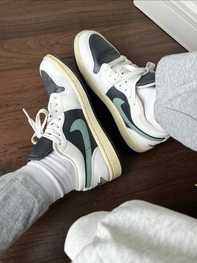 【爆款!】AIR JORDAN 1 小綠倒勾橄欖綠倒勾配色 女鞋 Jade Smoke｜DC0774-0013