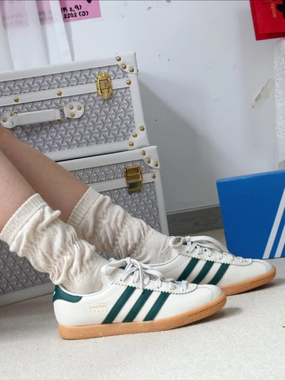 【國外折扣預購】Adidas Originals Stadt 白綠色 奶油白 皮革 焦糖底 復古 德訓鞋｜JR83113