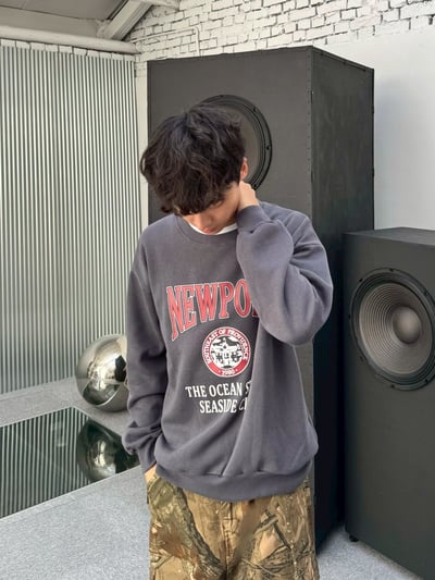 【現貨】NEWPORT 英字大學T4