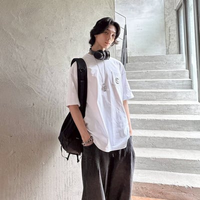 【現貨】哥德字刺繡口袋短T3