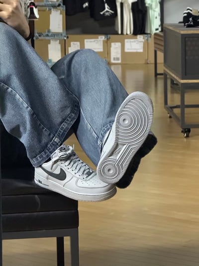 【全新爆款預購】NIKE AIR FORCE 1 狼煙灰 反車線 男款｜HQ2037-0042