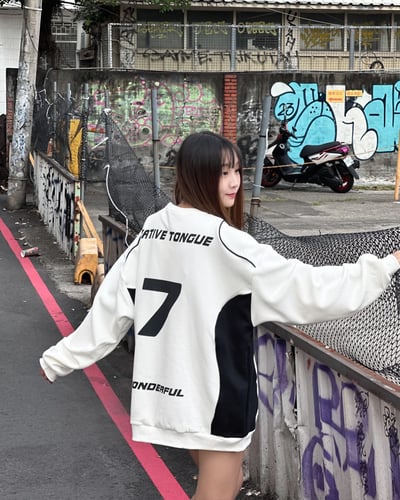 【現貨】NATIVE TONGUE 7號拼接賽車風大學T1