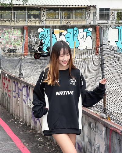 【現貨】NATIVE TONGUE 7號拼接賽車風大學T4