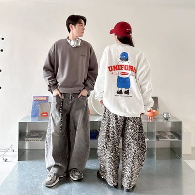 【現貨】UNIFORM男孩背影大學T10