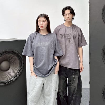 【現貨】哥德字車線麂皮刺繡短T3