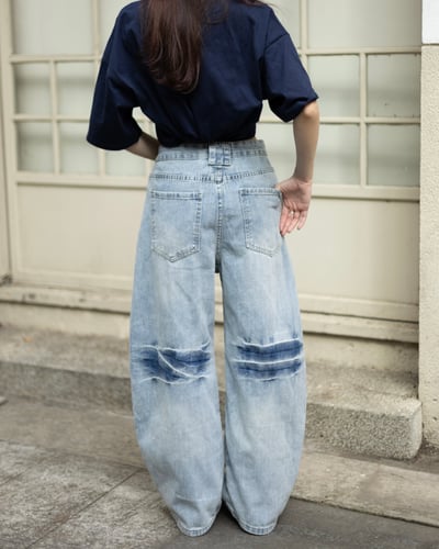 【隨意卻吸睛!!超強神款】裂痕直刷紋彎刀牛仔褲10