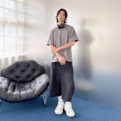 【現貨】哥德字剛印麂皮短T4