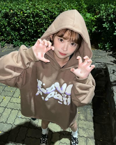 【現貨】街頭吐煙圈發泡短寬帽T8